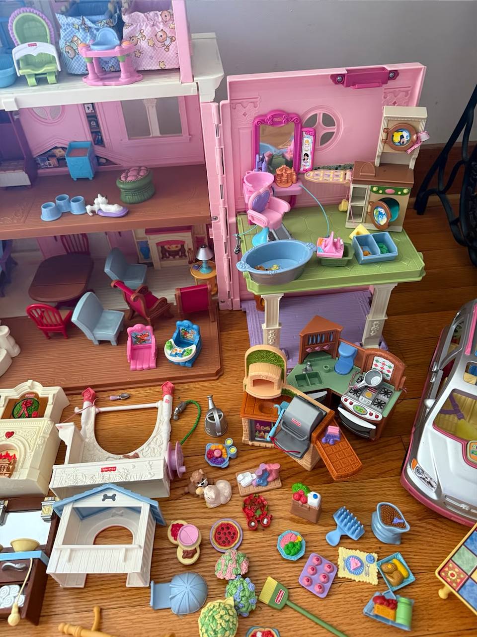 Fisher-Price Loving Family Dollhouse with Furniture, Accessories & Figures – Complete Set