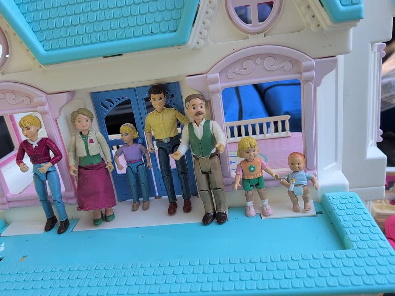 Vintage 1993 Fisher Price Loving Family Dream Folding Doll House + Accessories