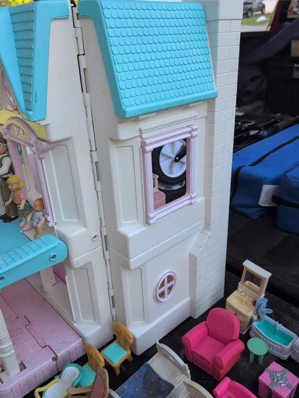 Vintage 1993 Fisher Price Loving Family Dream Folding Doll House + Accessories