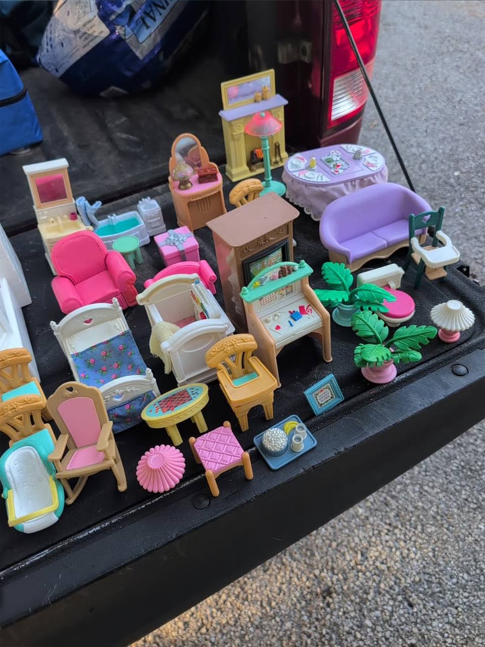 Vintage 1993 Fisher Price Loving Family Dream Folding Doll House + Accessories