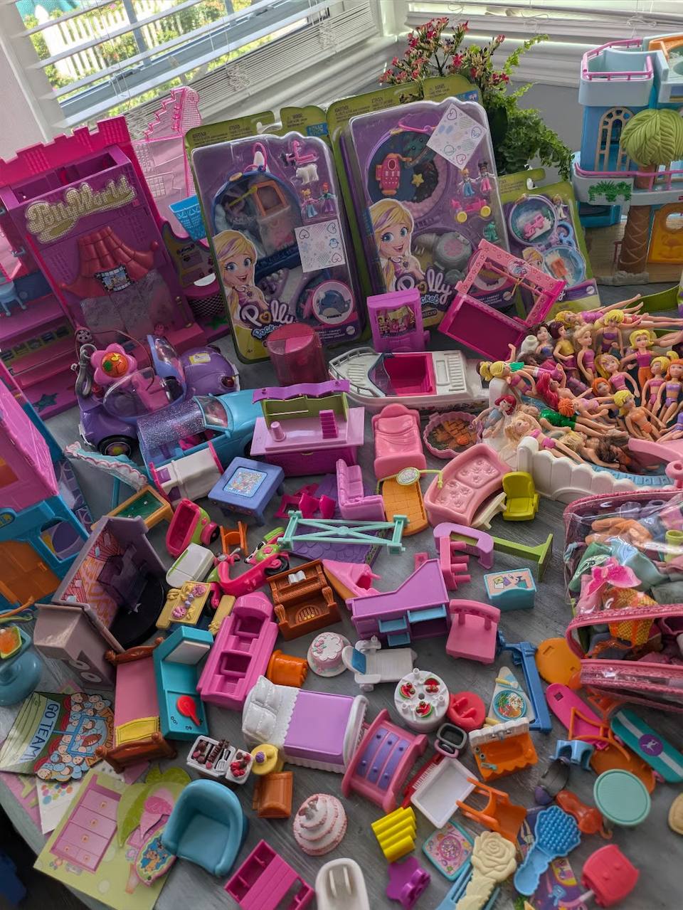 Huge Polly Pocket Lot – Vintage Mini Dolls and Accessories Playset Bundle
